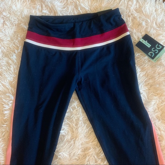 NWT High Rise 7/8 Leggings - Picture 4 of 7